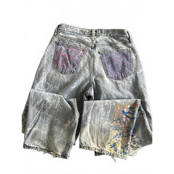 Women's Artistic Hand-Painted Distressed Acid Wash Jeans | Size 4 - Picture 7 of 9